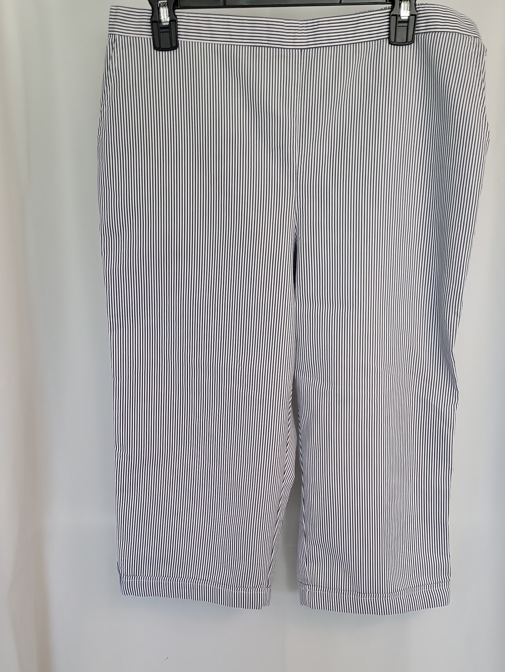 Alfred Dunner White with Navy Pinstripe Capri Pants